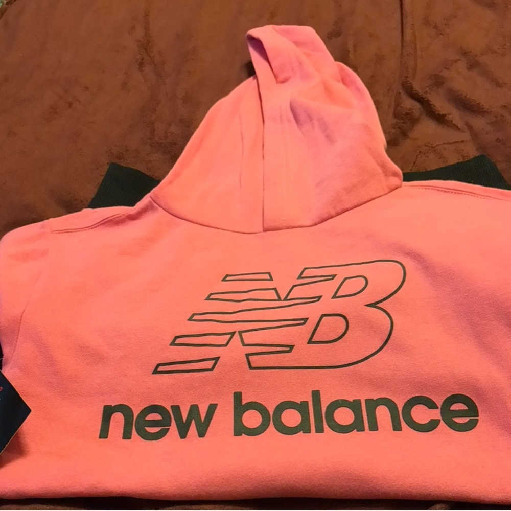 Unisex Kids New Balance Logo Sporty Pink Pull Over Hoodie.
Size XL (18-20)